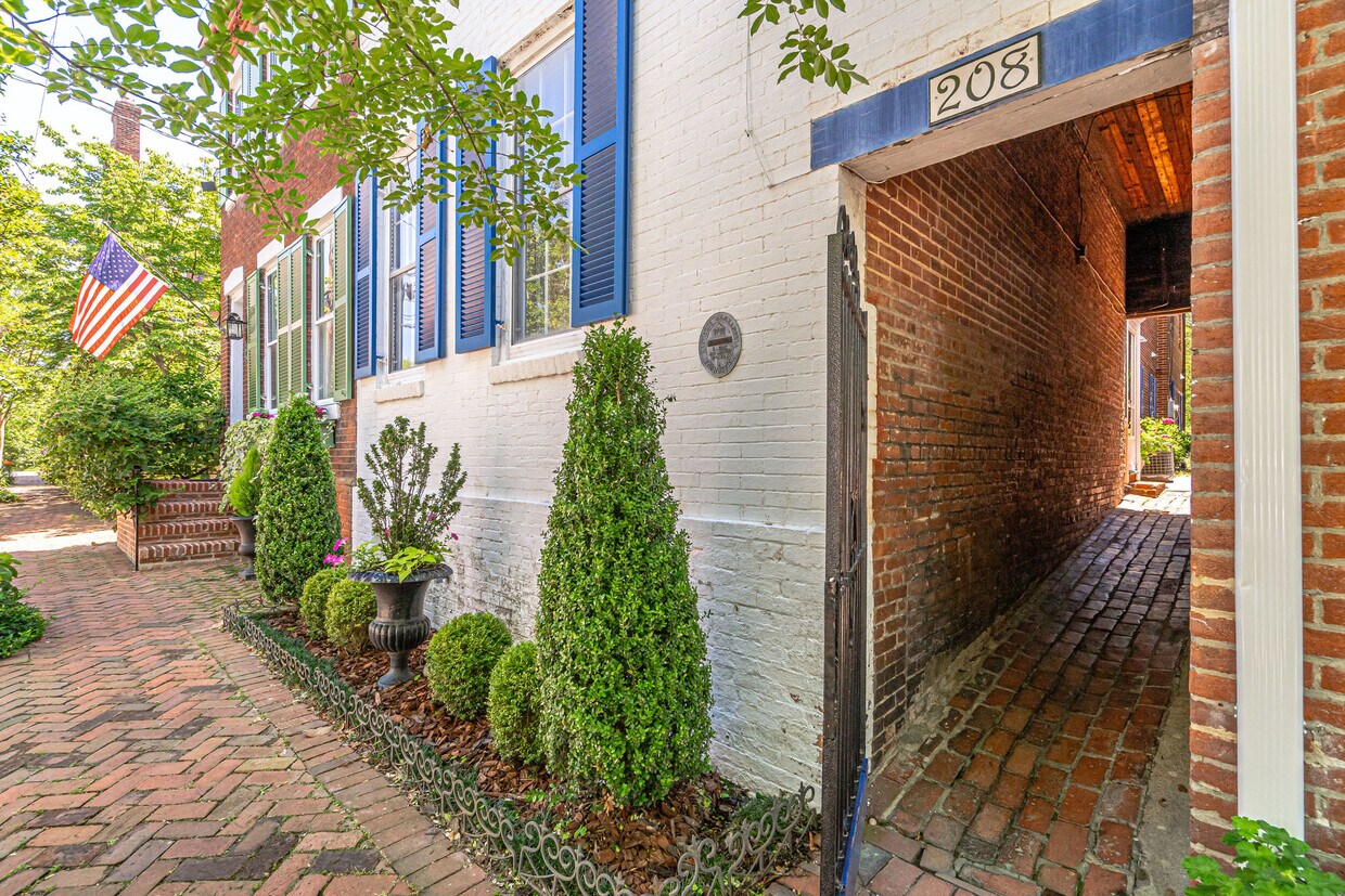 208 Wolfe St, Alexandria, VA 22314 Townhome Rentals in Alexandria VA