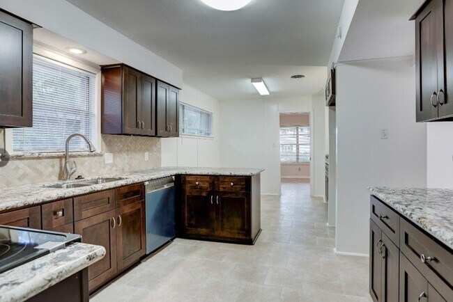 Building Photo - 9206 Bassoon Dr