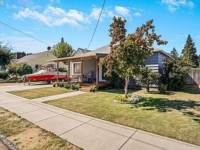 Building Photo - Charming 2 bed, 1 bath with BONUS 3rd room