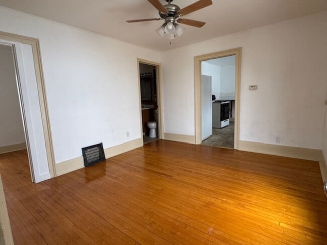 Building Photo - 654 Jefferson St