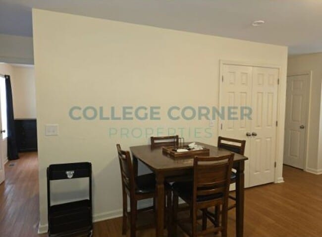 Building Photo - 1048 Ranch Dr