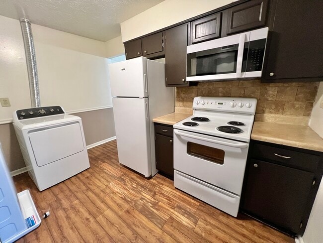Building Photo - Derby Run Apartments