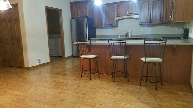 Building Photo - Beautiful Lower 2 Bedroom 2 Bath Condo!