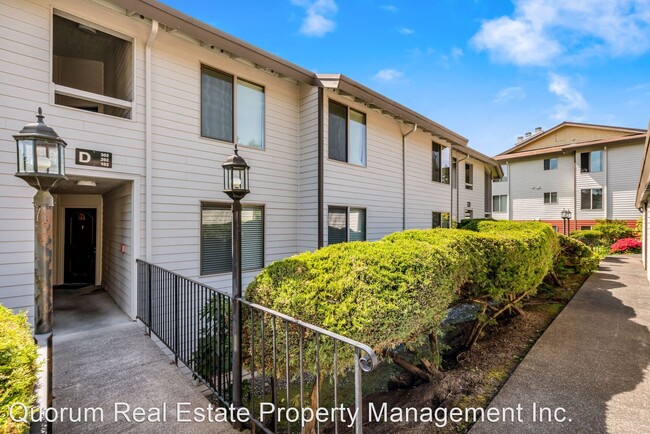 Building Photo - 23501 Lakeview Dr