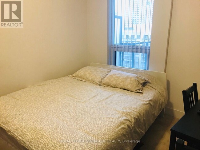 Building Photo - 7 Kenaston Gardens