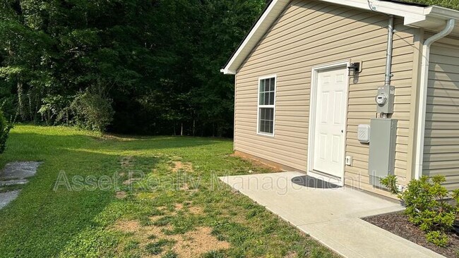 Building Photo - 112 Bennett Ln