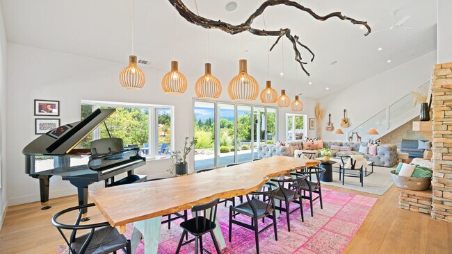 Foto del edificio - 2234 Lytton Springs Rd