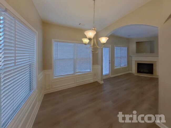 Foto del edificio - 2215 Oakland Downs Way