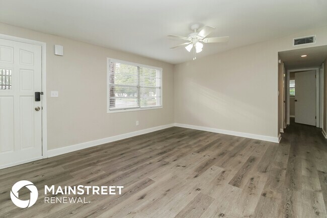 Foto del edificio - 950 Lormann Cir