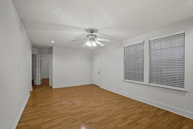 Foto del edificio - Welcome to your newly updated 2 bedroom, 1 bath home!