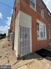 Building Photo - 2420 Duncan St