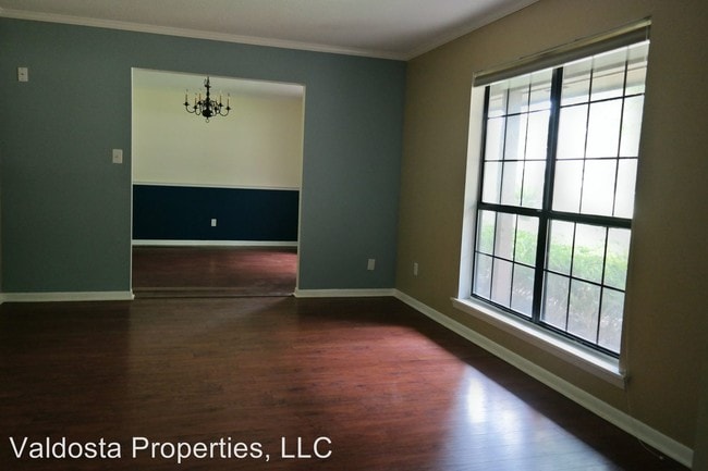 Building Photo - 2236 Oakgrove Cir