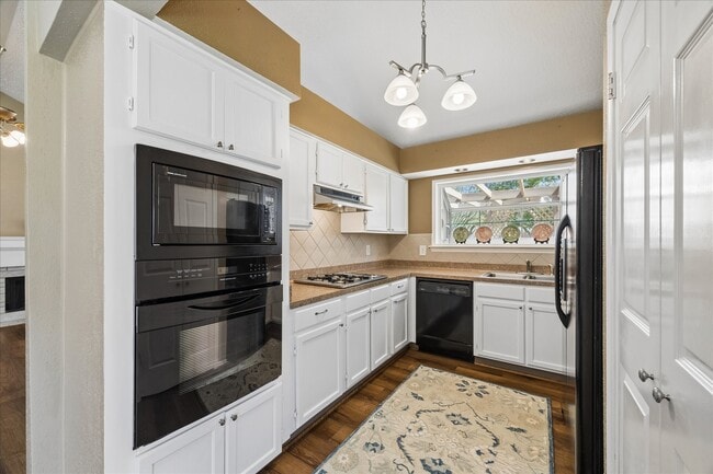 Building Photo - 711 Flower Field Ct