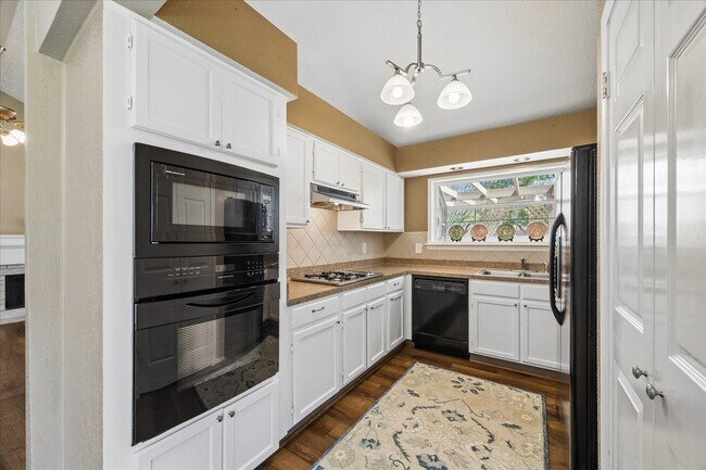 Foto del edificio - 711 Flower Field Ct