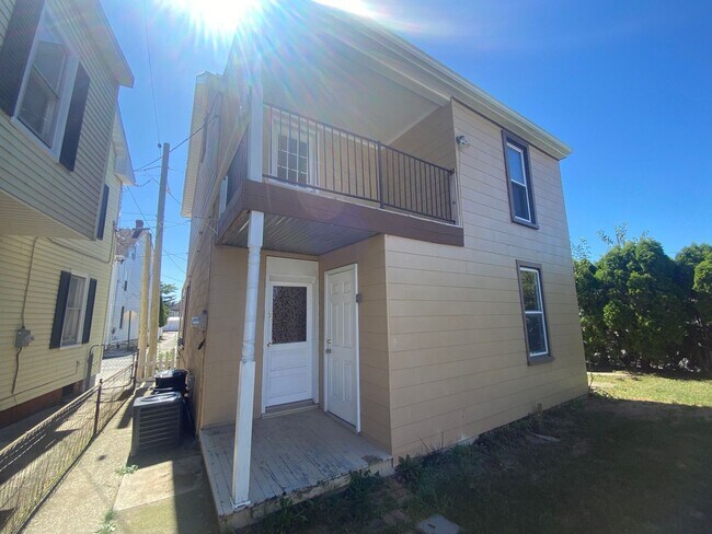 Building Photo - 3 Bedrooms, 1 Bath Home - Hanover School D...