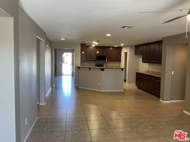 Building Photo - 1427 Freesia Way