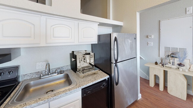 GRANITE COUNTERTOPS IN KITCHEN - Oceanfront Lofts