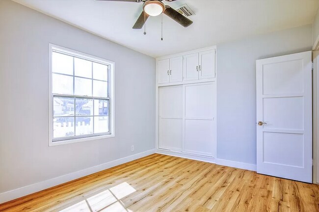 Foto del edificio - 6621 Lindley Ave