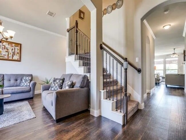 Foto del edificio - 321 Valentino Wy