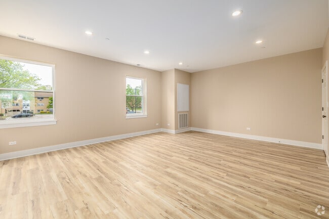 Studio - 690SF - Living Area - 400 S Main Pl