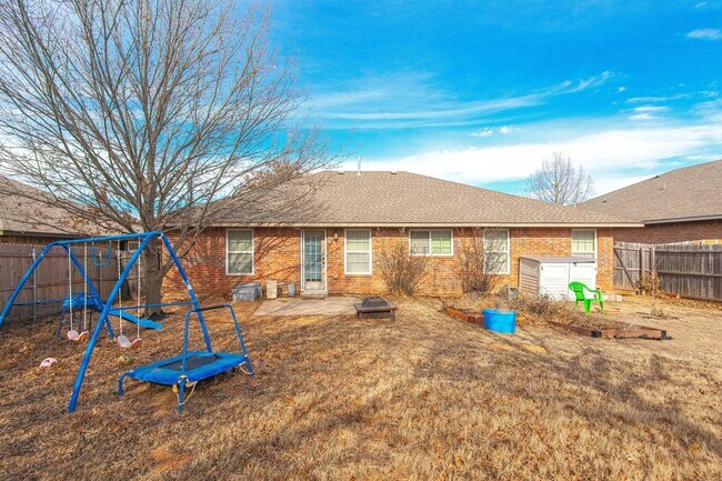 Building Photo - 916 Eagle Cliff Dr