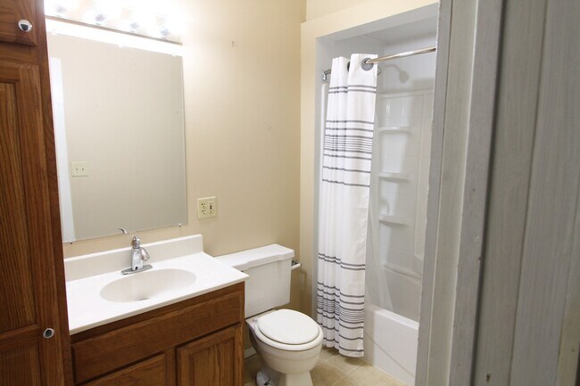 Building Photo - In-Unit Washer and Dryer