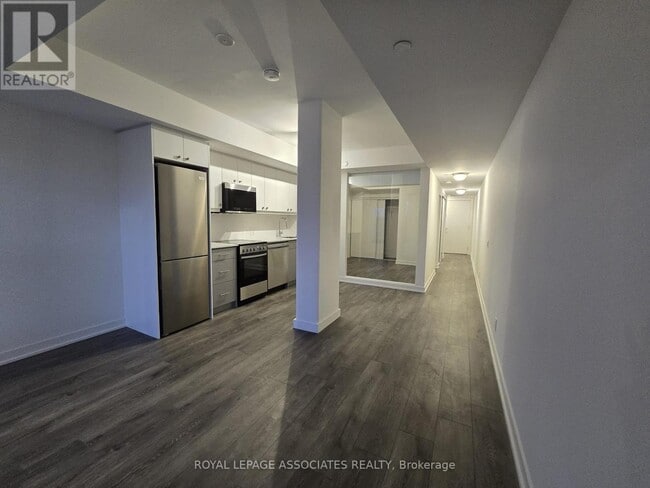 Building Photo - 2 Manderley Dr