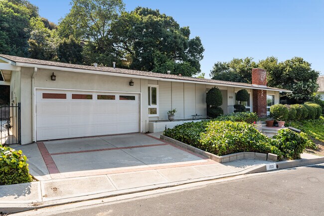 Building Photo - 3513 Green Vista Dr