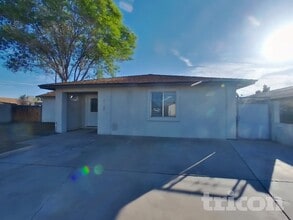 Building Photo - 1005 S Solomon