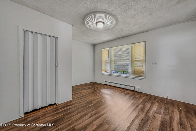 Foto del edificio - 2528 Boulevard Ave