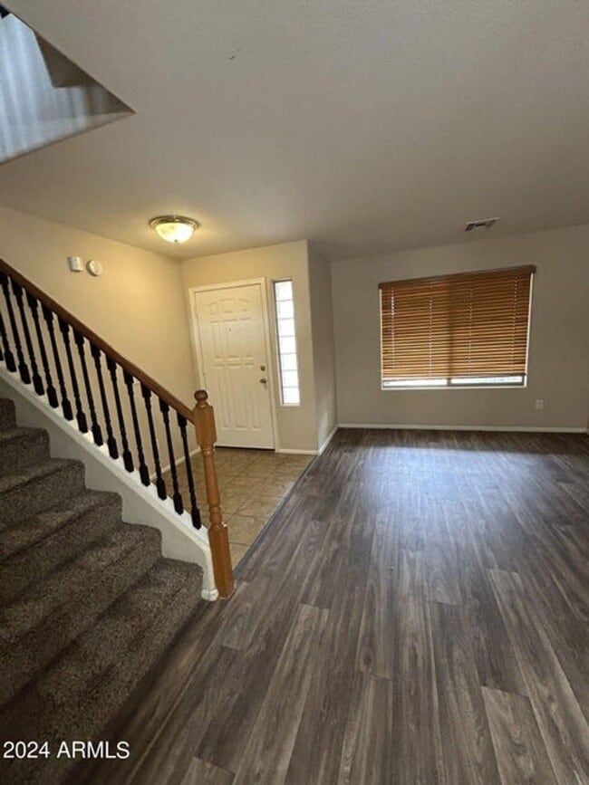 Building Photo - Very Spacious 4 bedroom, 2.5 bath in San T...