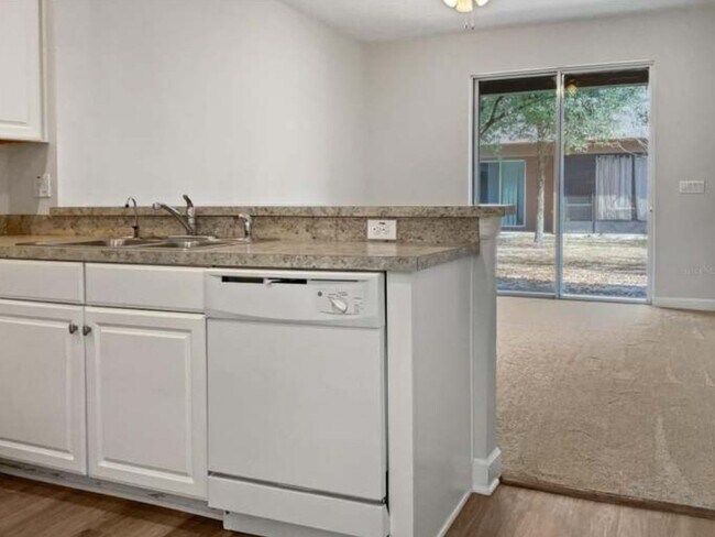 Foto del edificio - 2 Bedroom Townhome in Riverview