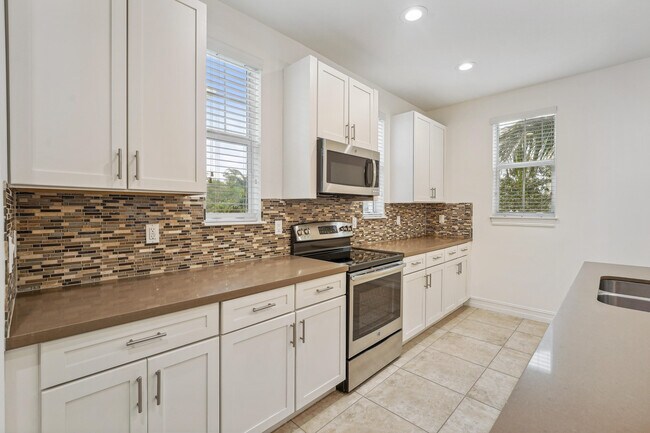 Building Photo - 101 E Coda Cir