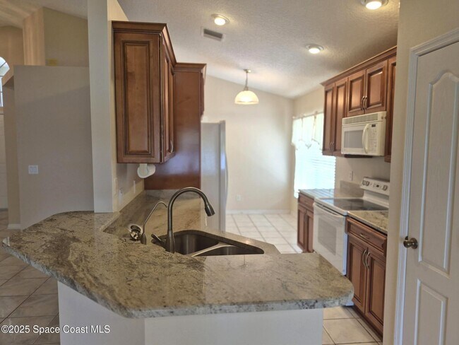 Building Photo - 1233 Foxridge Pl