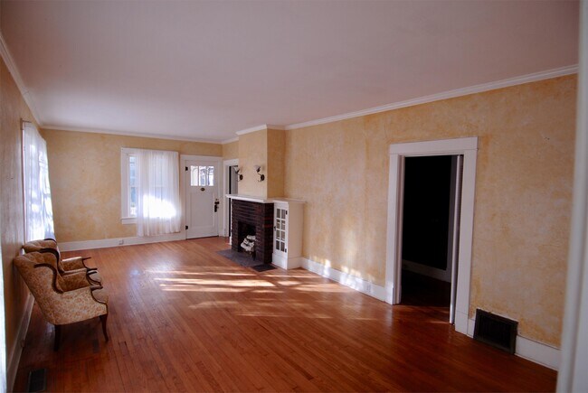 Foto del edificio - 330 Rollston Ave