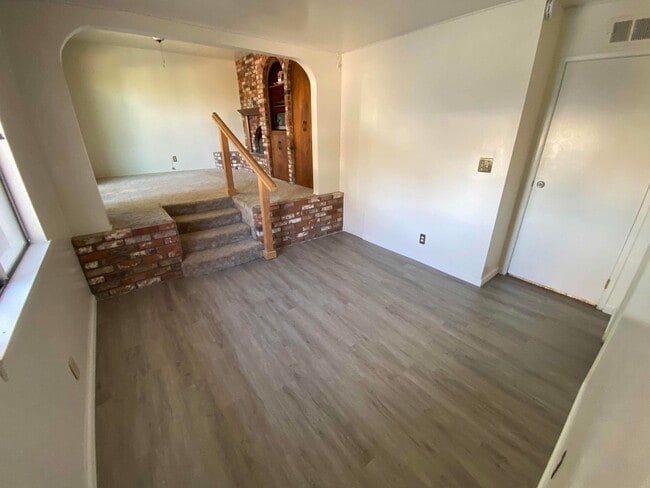 Building Photo - 1409 W Guava Ave