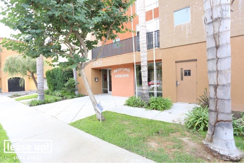 Primary Photo - 4821 Bakman Ave