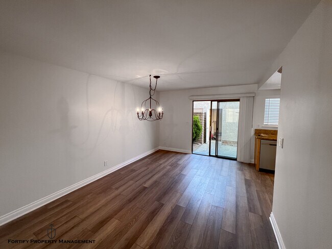 Building Photo - 27916 Ridgecove Ct N