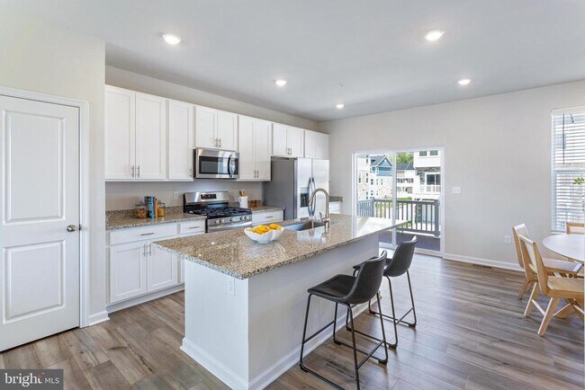 Foto del edificio - 5683 Glencoe Pl