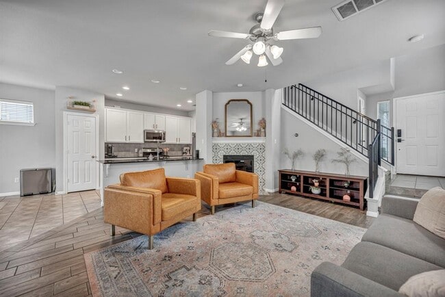 Building Photo - 411 W St Elmo Rd