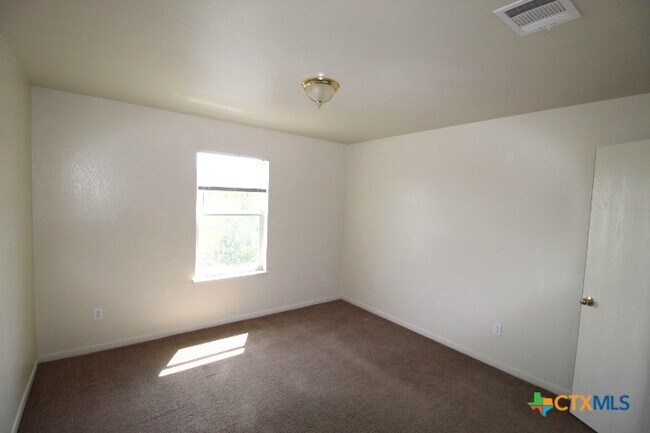 Foto del edificio - 4205 Primrose Dr