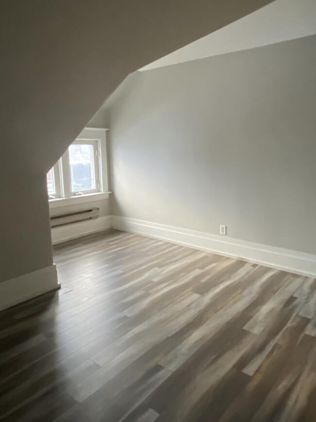 Building Photo - 385 Lutz St