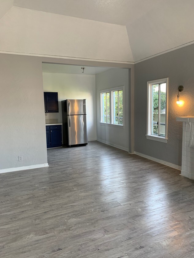 Foto principal - 2320 E 2nd St