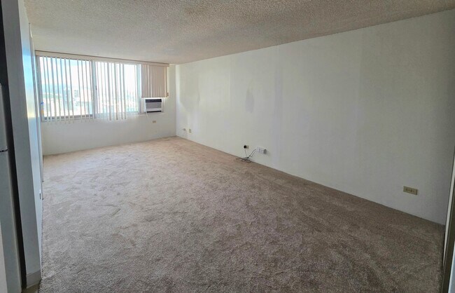 Foto del edificio - Pearlridge Square - Studio, 1 bath unit w/ 1 covered parking stall