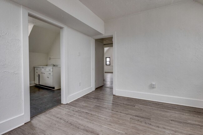 Foto del edificio - 750 Brownsville Rd