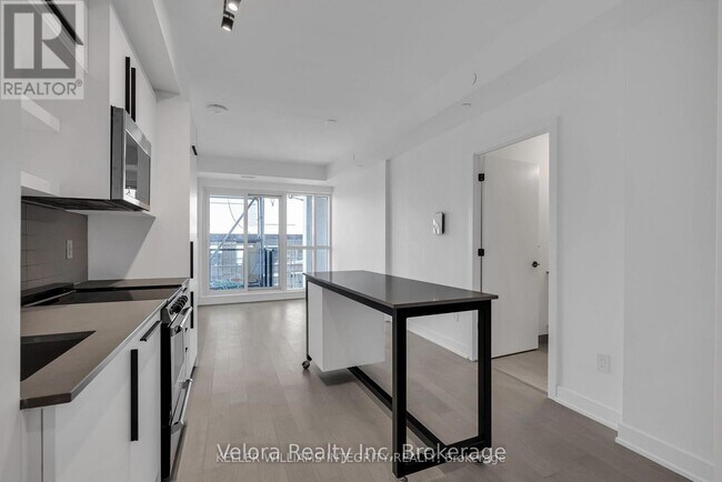 Building Photo - 560 Rideau St