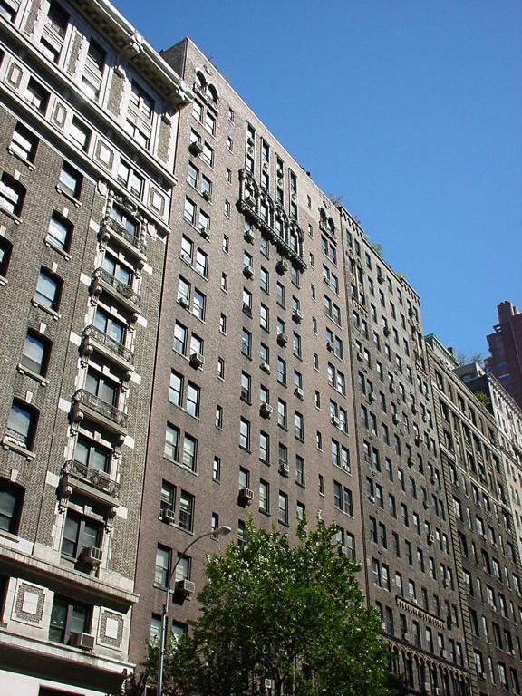 Building Photo - 147 W 79th St