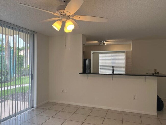 Foto del edificio - 1733 Village Blvd