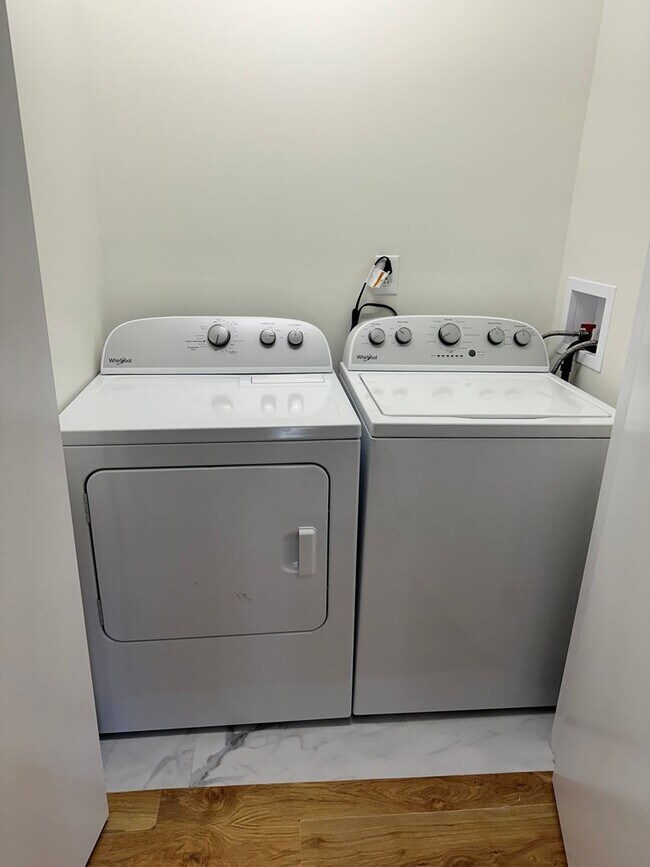 Building Photo - Newly Renovated Duplex in Inglewood