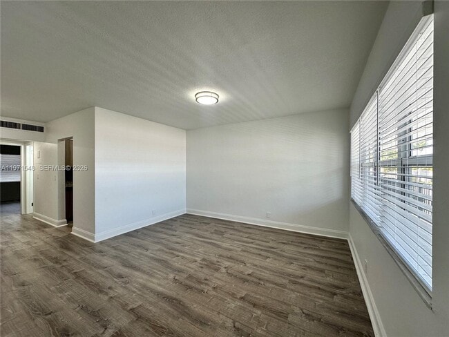 Foto del edificio - 2300 Madison St